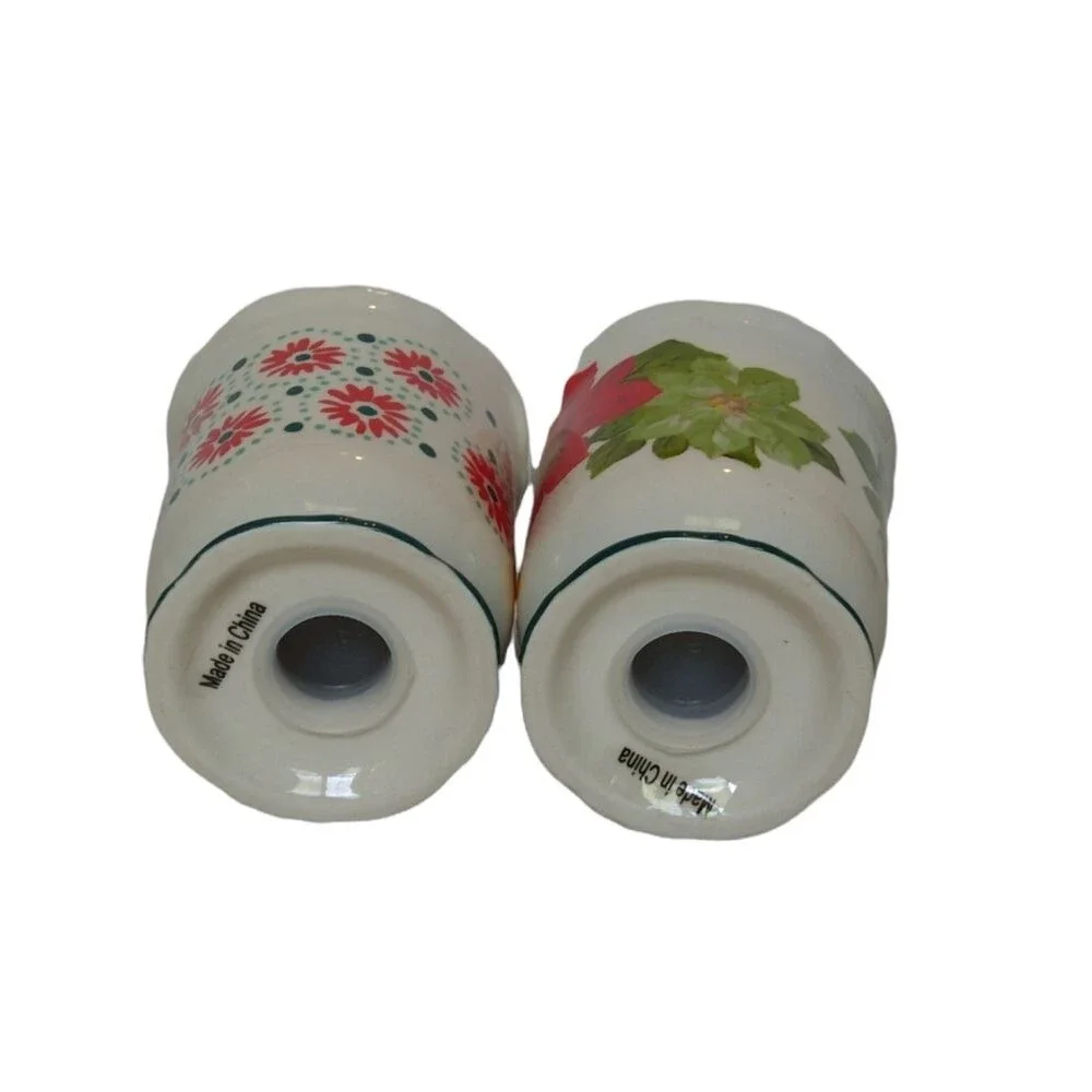 NWT Pioneer Woman Salt and Pepper Poinsettia shaker set